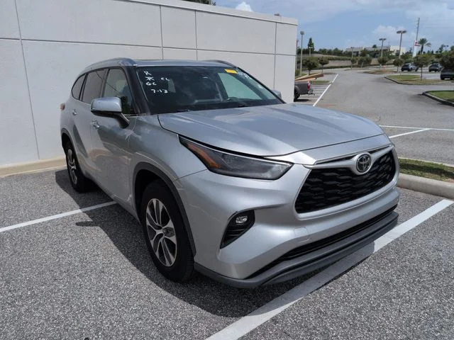 Used 2021 Silver Toyota XLE image 1