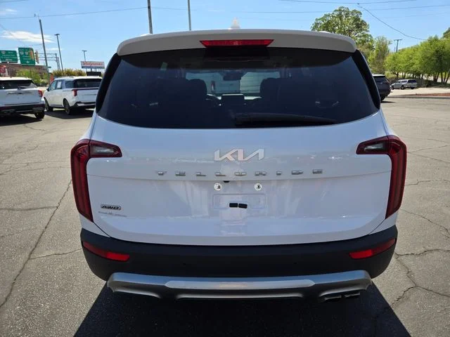 Used 2022 White Kia S image 7