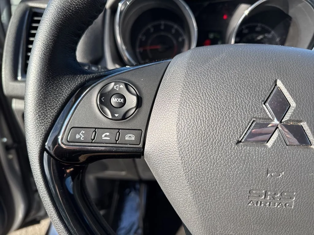 Used 2023 Silver Mitsubishi ES image 19