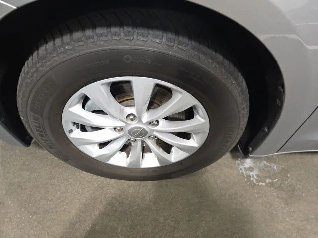 Used 2017 Silver Chrysler Touring L image 10