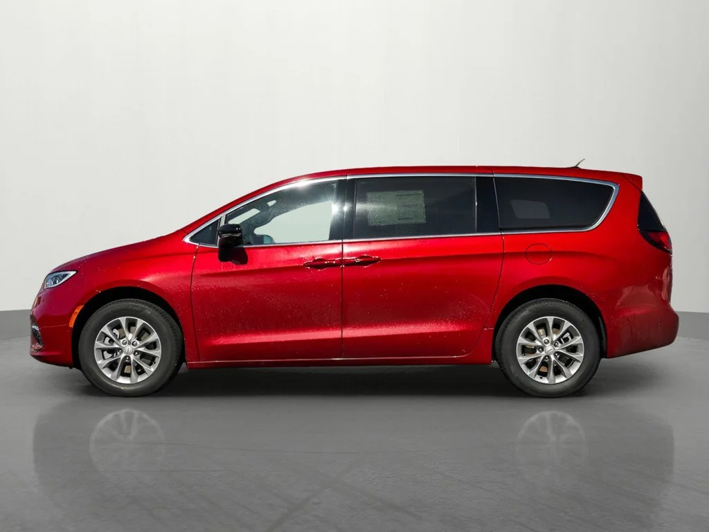 New 2026 Red Hot Pearlcoat Chrysler Select image 3