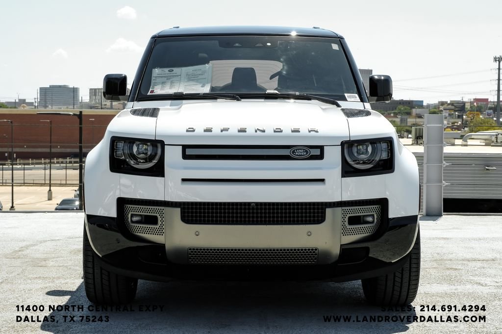 Used 2025 Fuji White Land Rover X-Dynamic SE image 2
