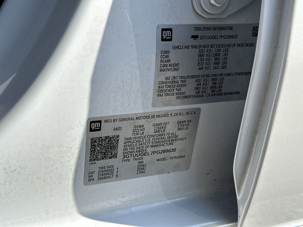 Used 2023 White GMC Denali image 44