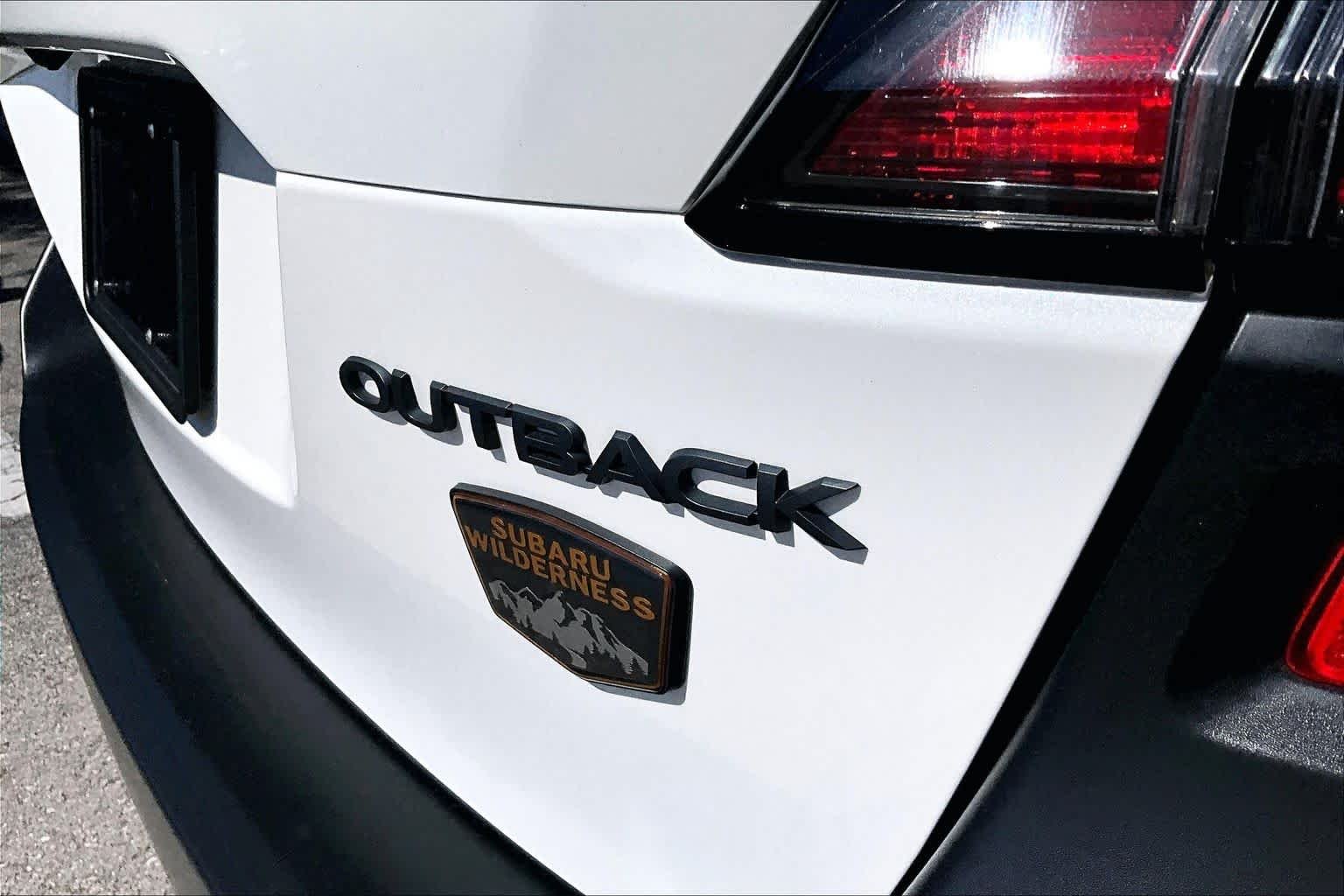 Used 2025 Crystal White Pearl Subaru Wilderness image 10