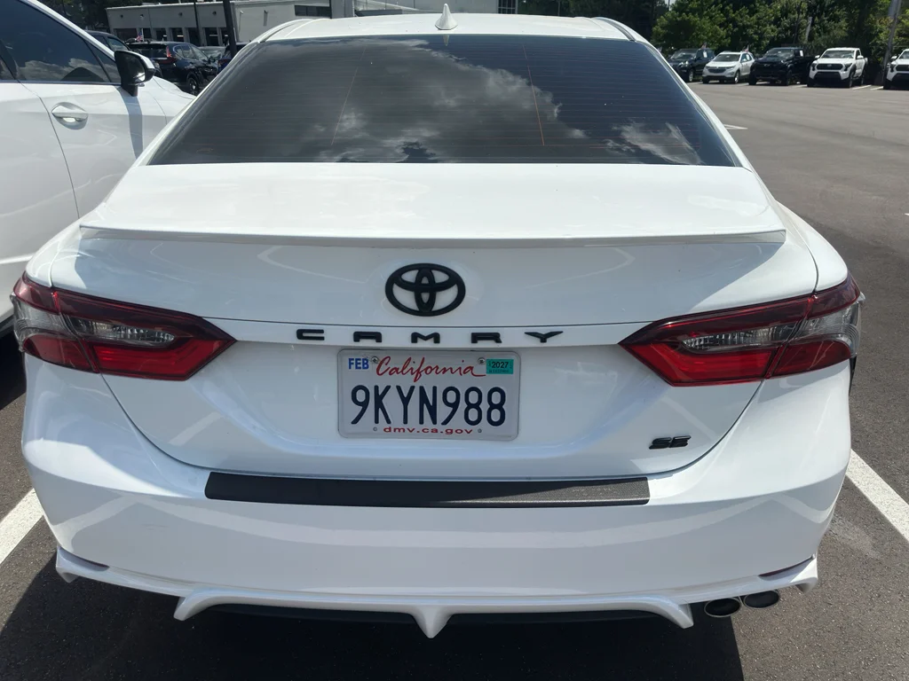 Used 2024 Ice Cap Toyota SE image 4