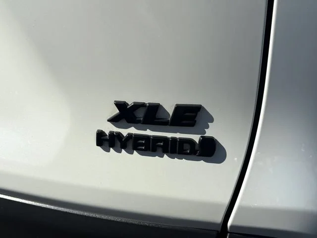 Used 2022 White Toyota Hybrid XLE Premium image 24