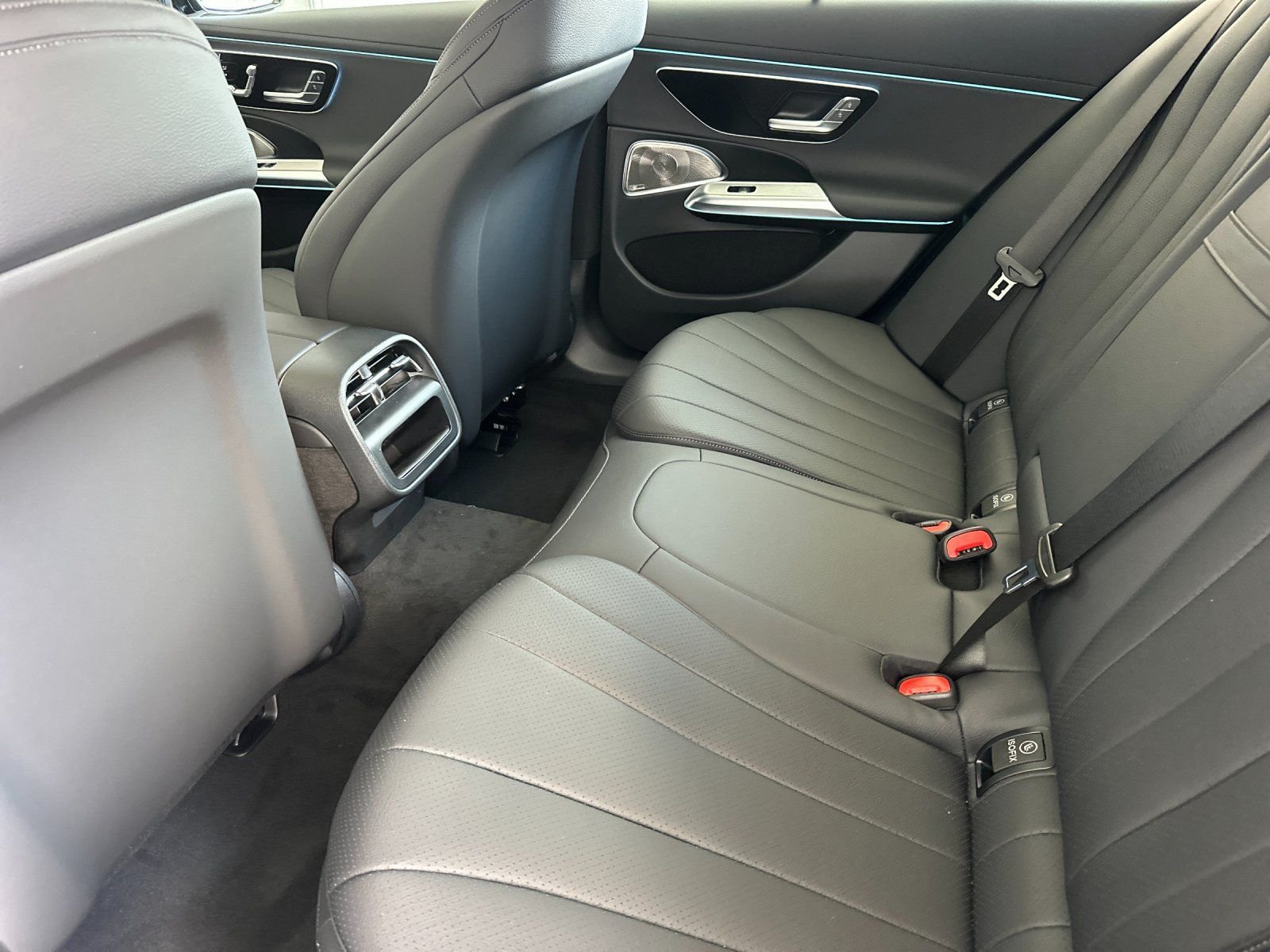 New 2027 Polar White Mercedes-Benz E 350 image 4