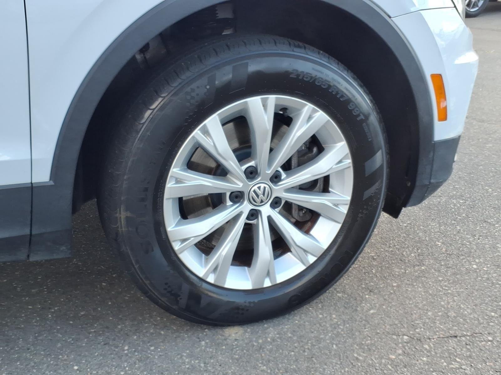 Used 2018 Platinum Gray Metallic Volkswagen SEL image 13