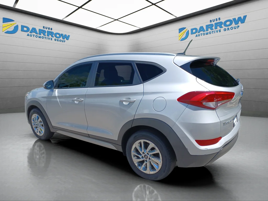 Used 2017 Silver Hyundai SE image 3