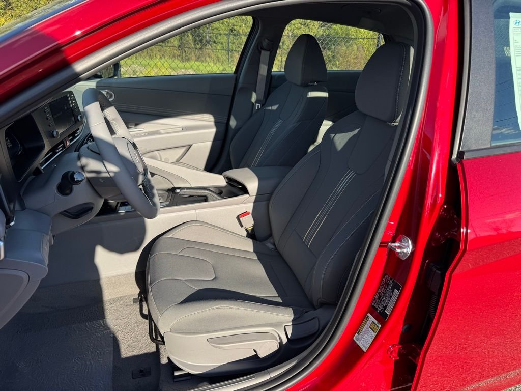 2026 Hyundai Elantra SEL Sport - Photo 13