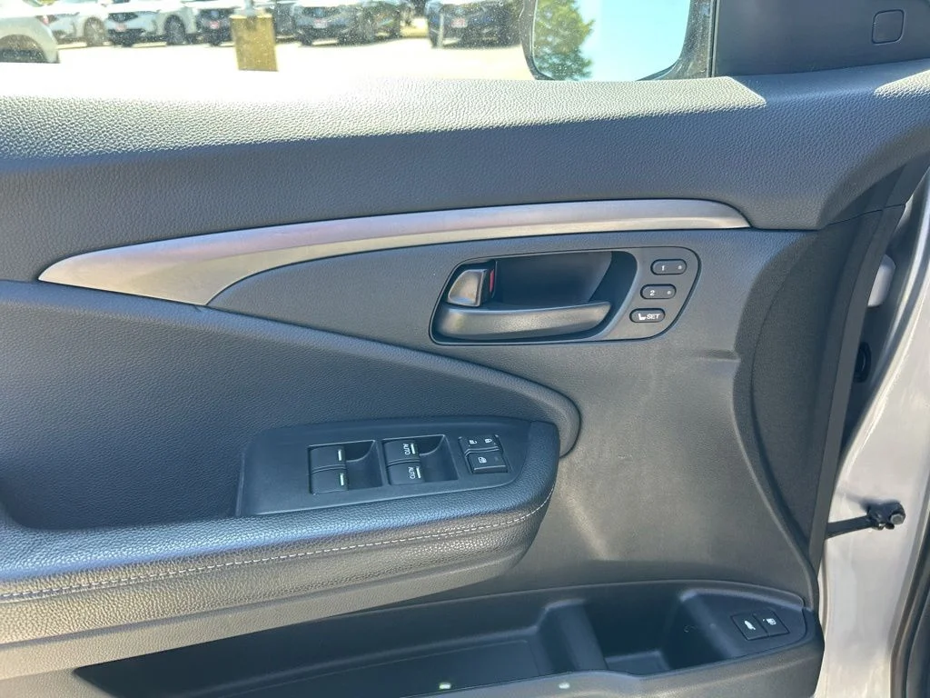 Used 2022 Silver Honda EX-L image 14
