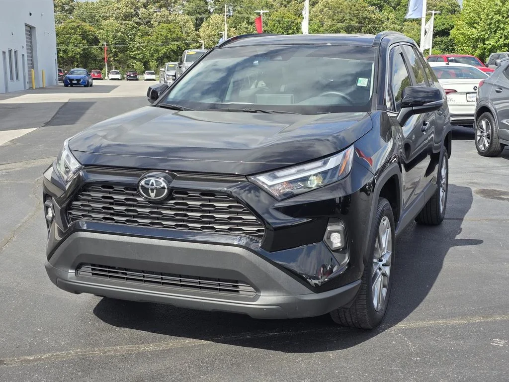 Used 2022 Midnight Black Metallic Toyota XLE Premium image 3