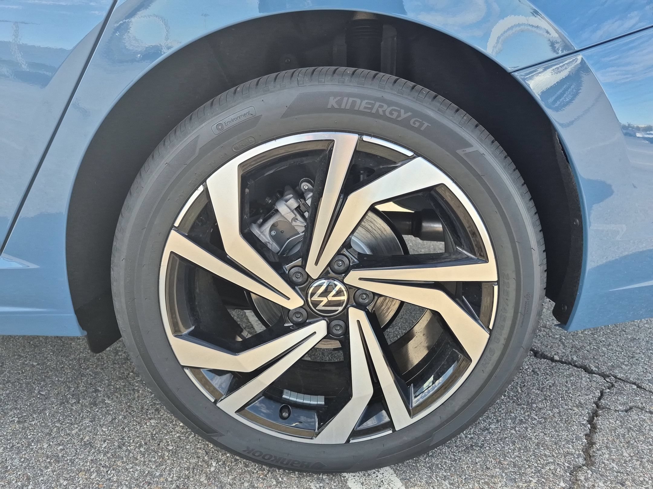 New 2027 Monterey Blue Pearl Volkswagen SEL image 16