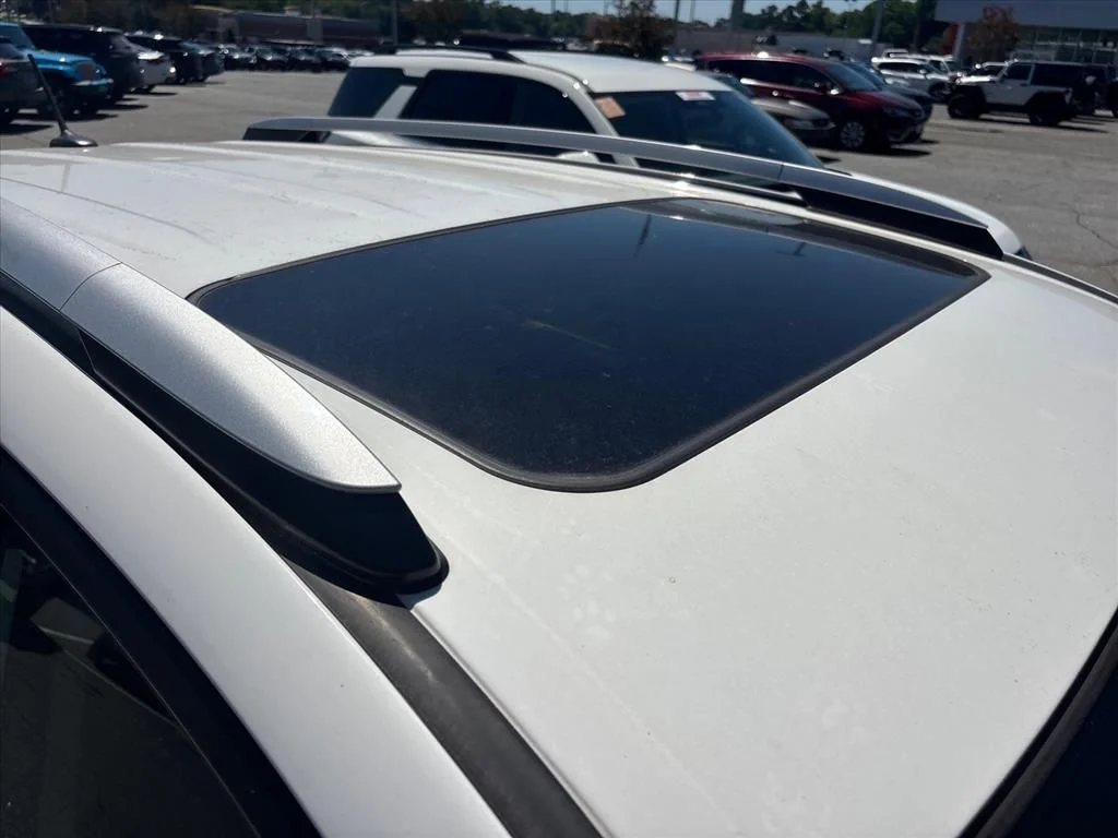 Used 2015 White Toyota XLE image 20