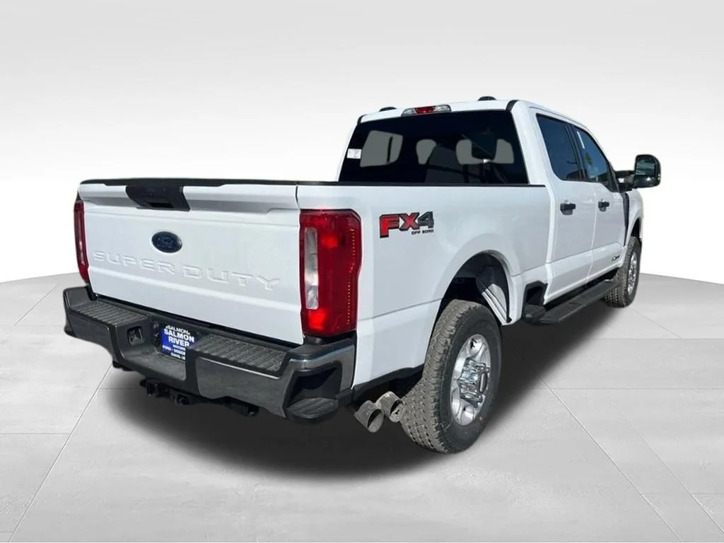 Used 2026 White Ford XL image 4