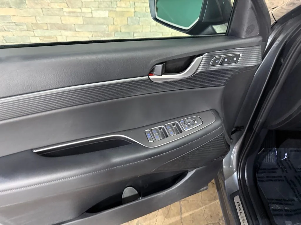 Used 2023 Graphite Hyundai Limited image 10