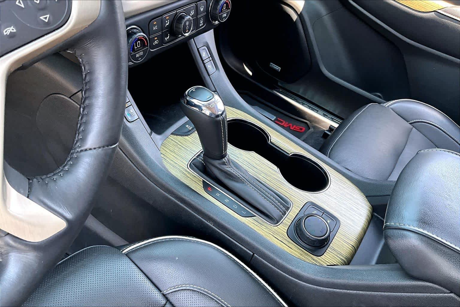 Used 2018 White Frost Tricoat GMC Denali image 13
