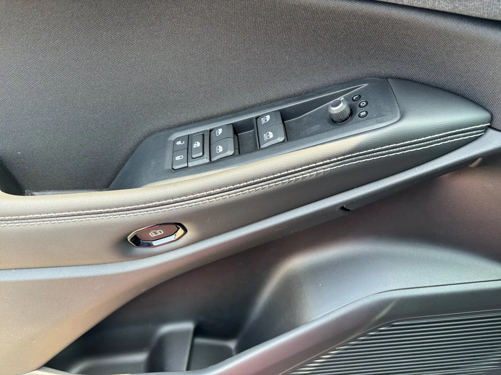 New 2026 STING-GREY Jeep Laredo image 11
