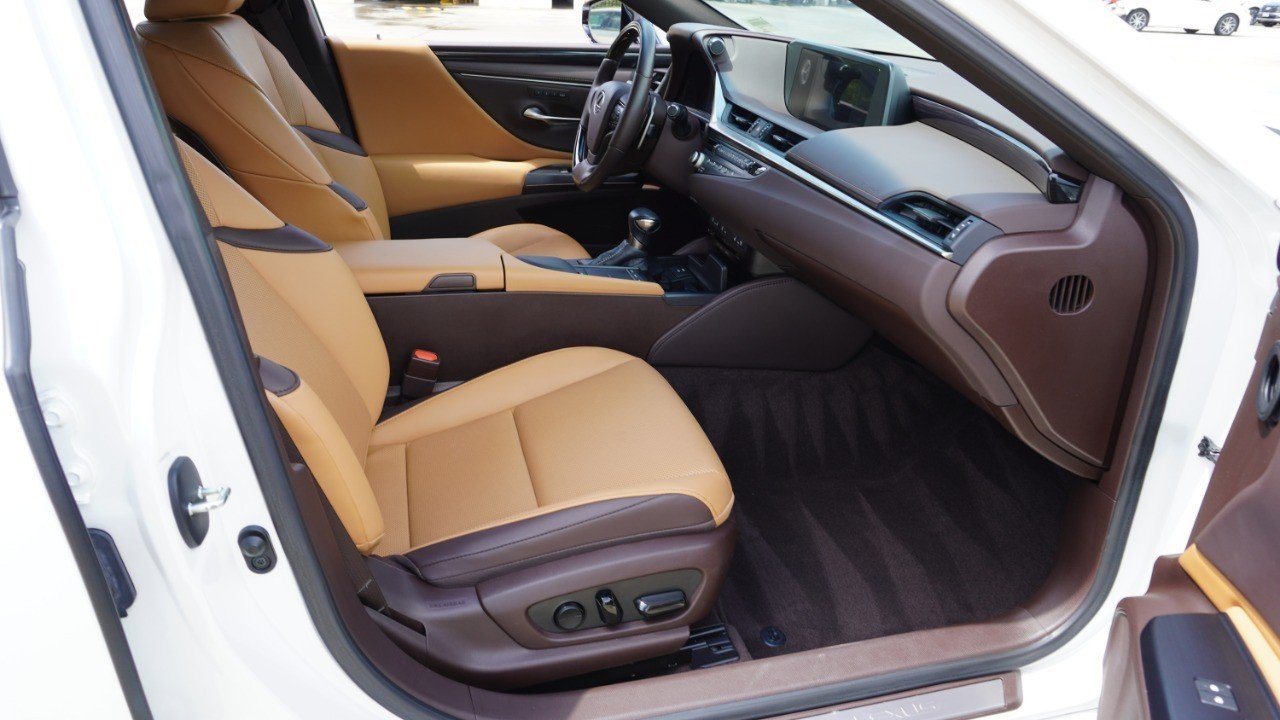 Certified Used 2021 White Lexus ES 350 image 14