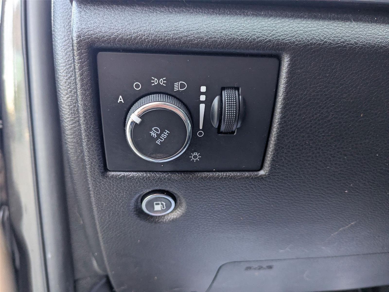 Used 2020 Granite Crystal Metallic Clearcoat Jeep Limited image 15