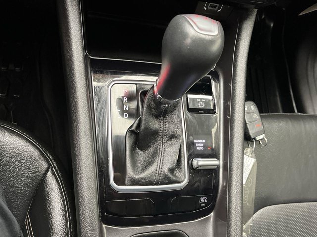 Used 2022 Diamond Black Crystal Pearlcoat Jeep Latitude Lux image 24