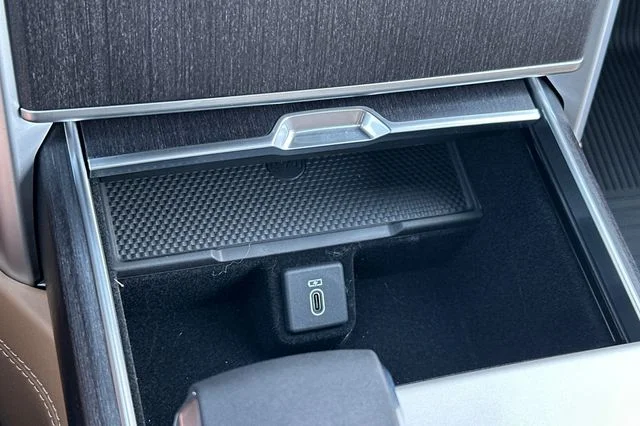 New 2026 Varesine Blue Land Rover SE image 19