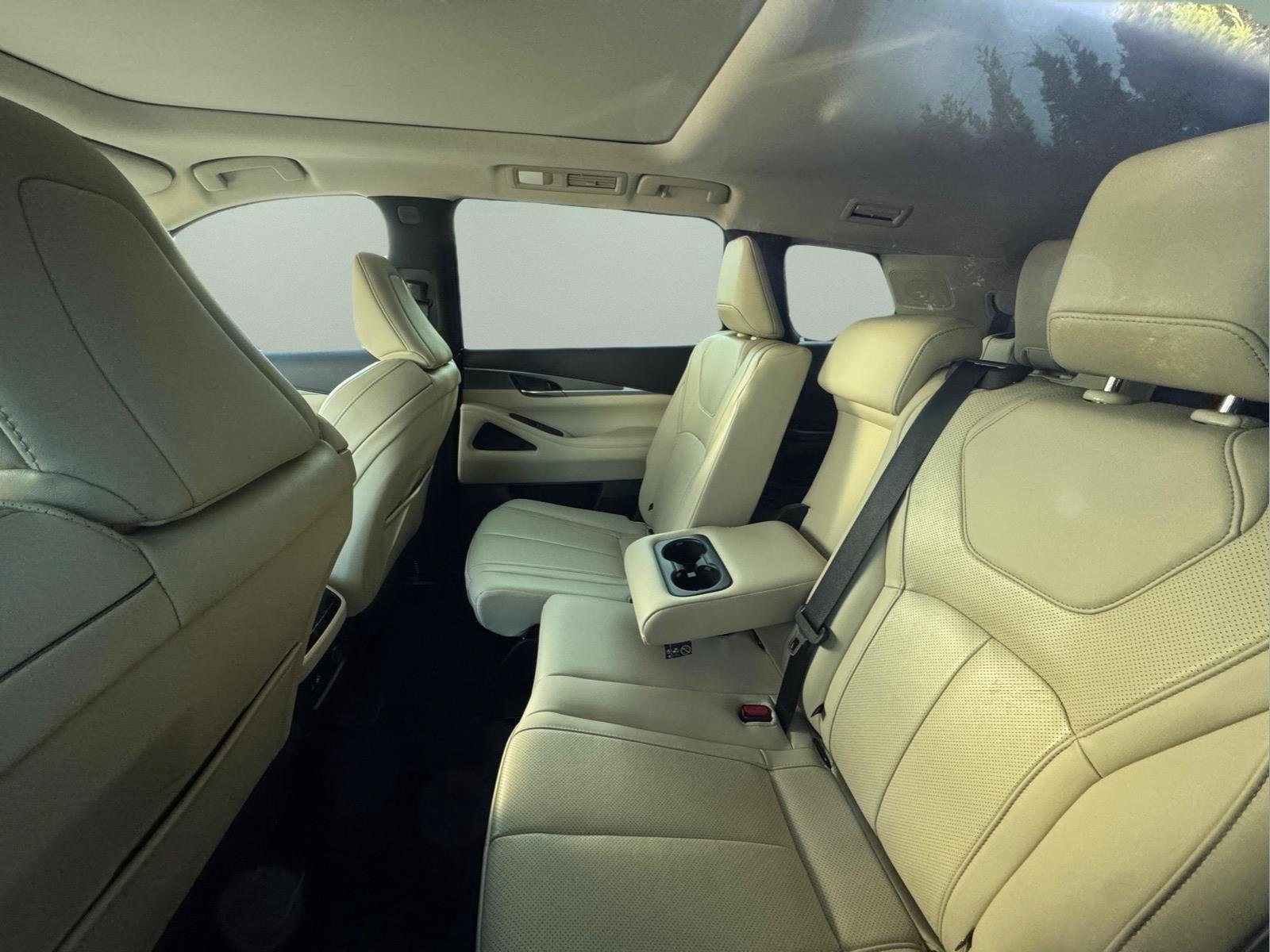 Used 2024 Warm Titanium INFINITI LUXE image 5