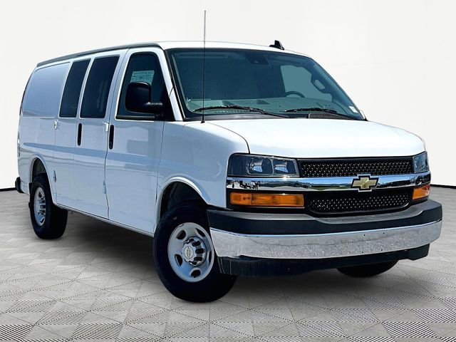 2025 Chevrolet Express 2500 Work Van HD's photo