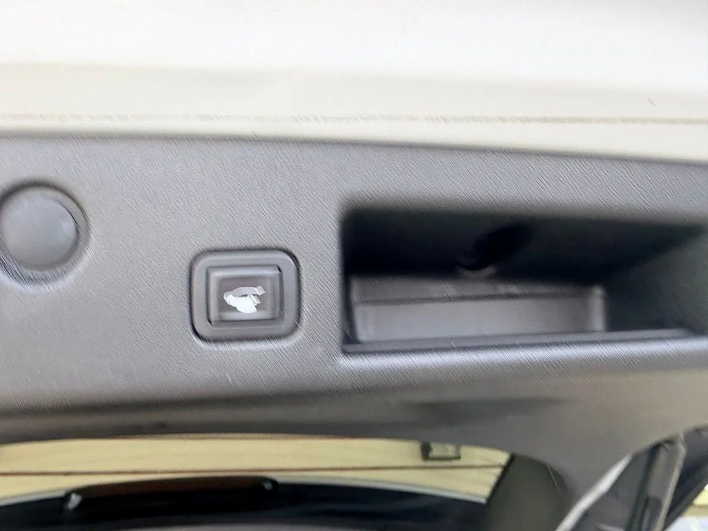 Used 2019 Silver Chevrolet Premier image 33