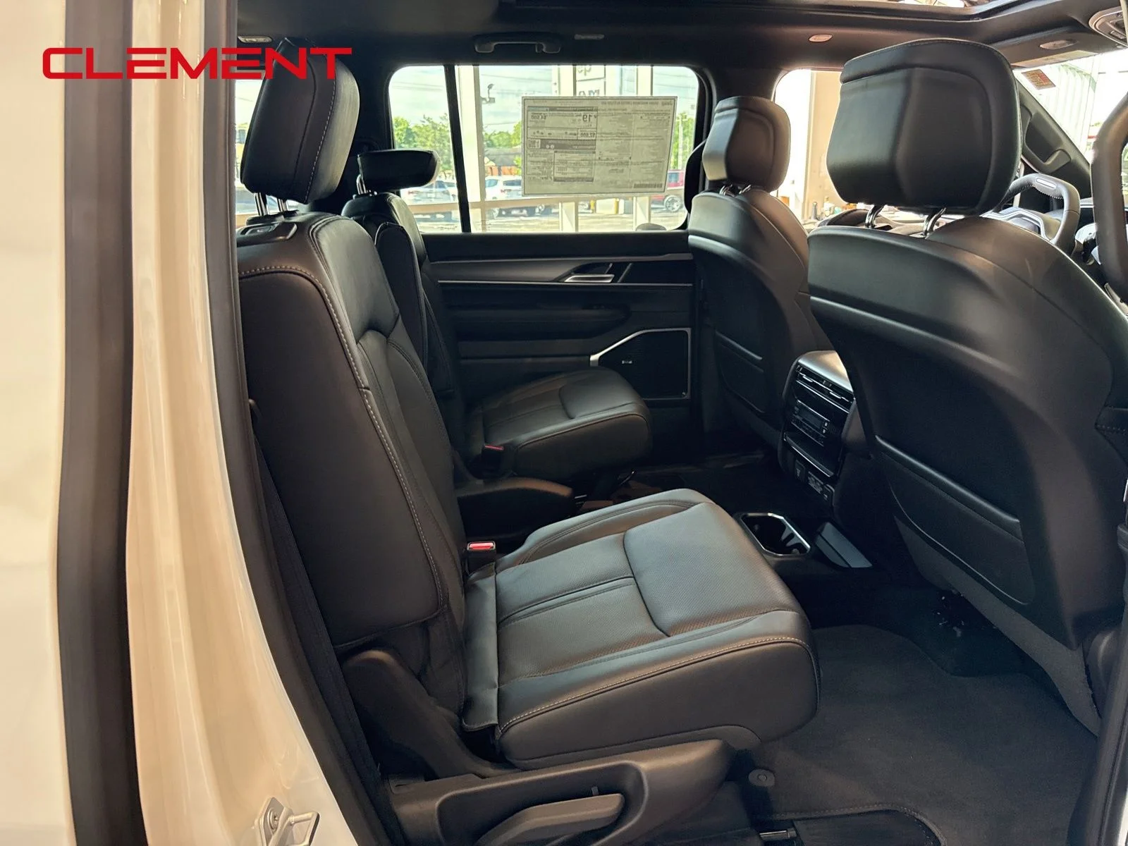 New 2026 Bright White Clear-Coat Exterior Paint Jeep Limited Altitude image 13