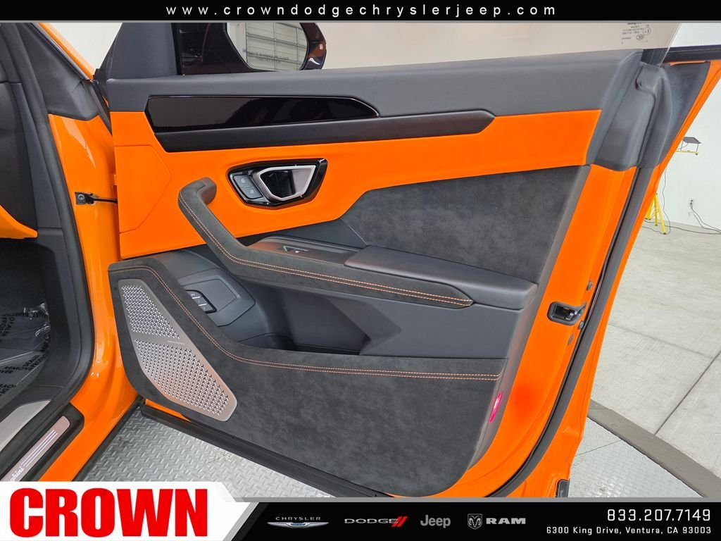 Used 2024  Lamborghini S image 23