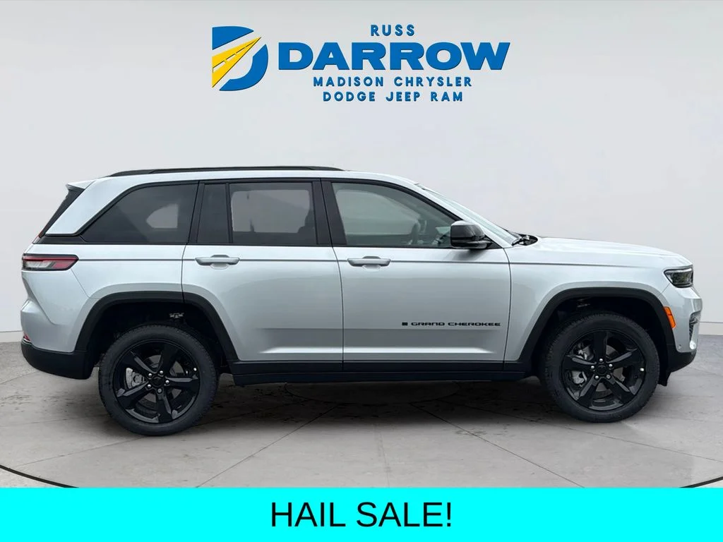 New 2025 Silver Zynith Exterior Paint Jeep Limited image 6