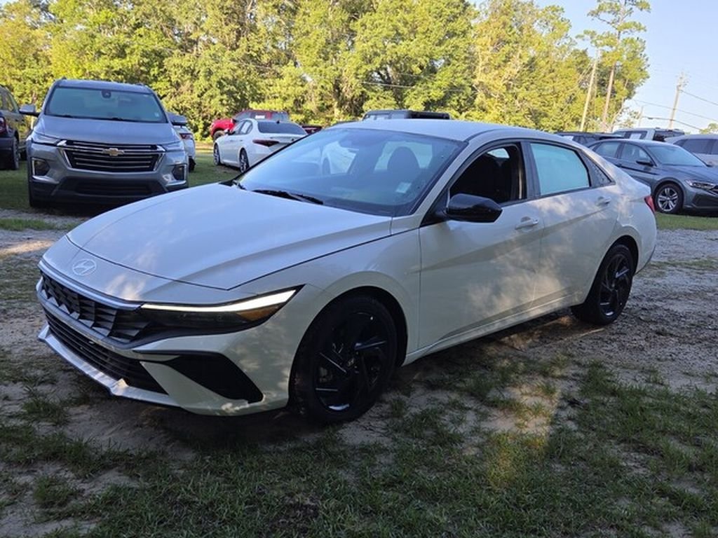 Used 2026 White Hyundai SEL Sport image 4