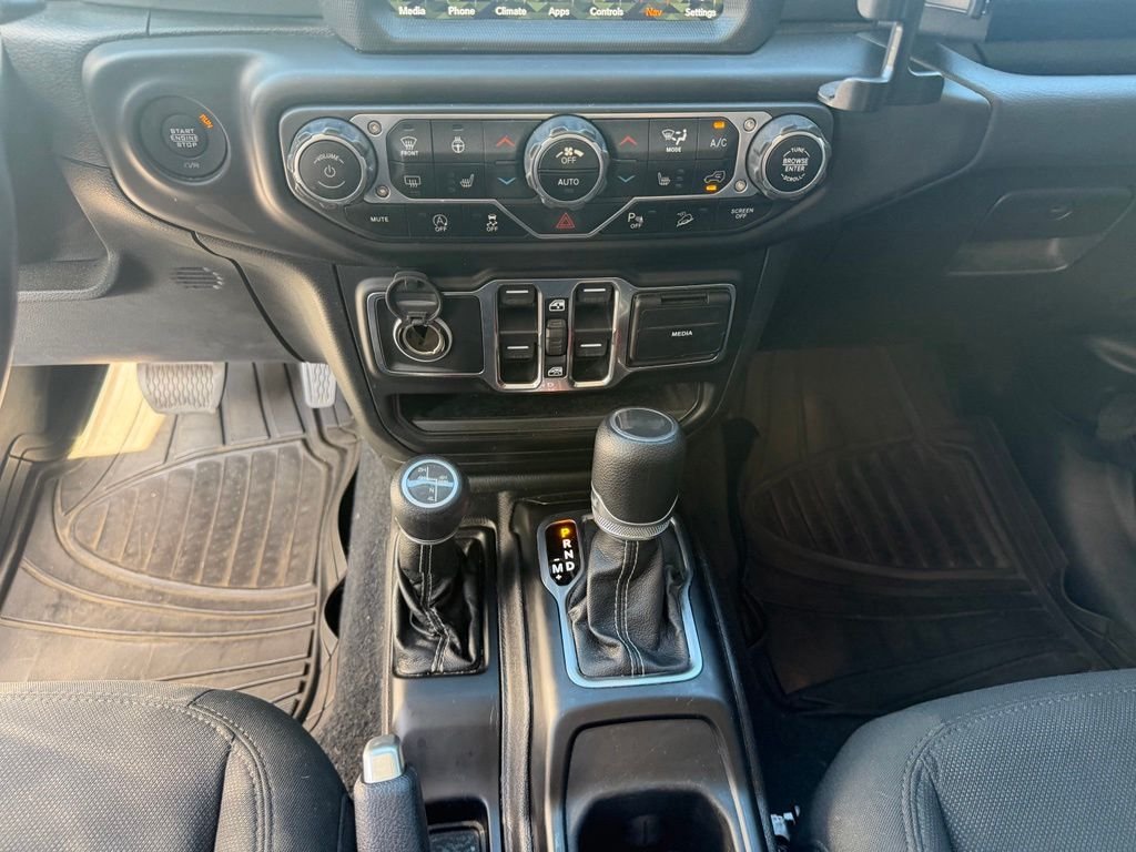 Used 2020 White Jeep Unlimited Sahara image 23
