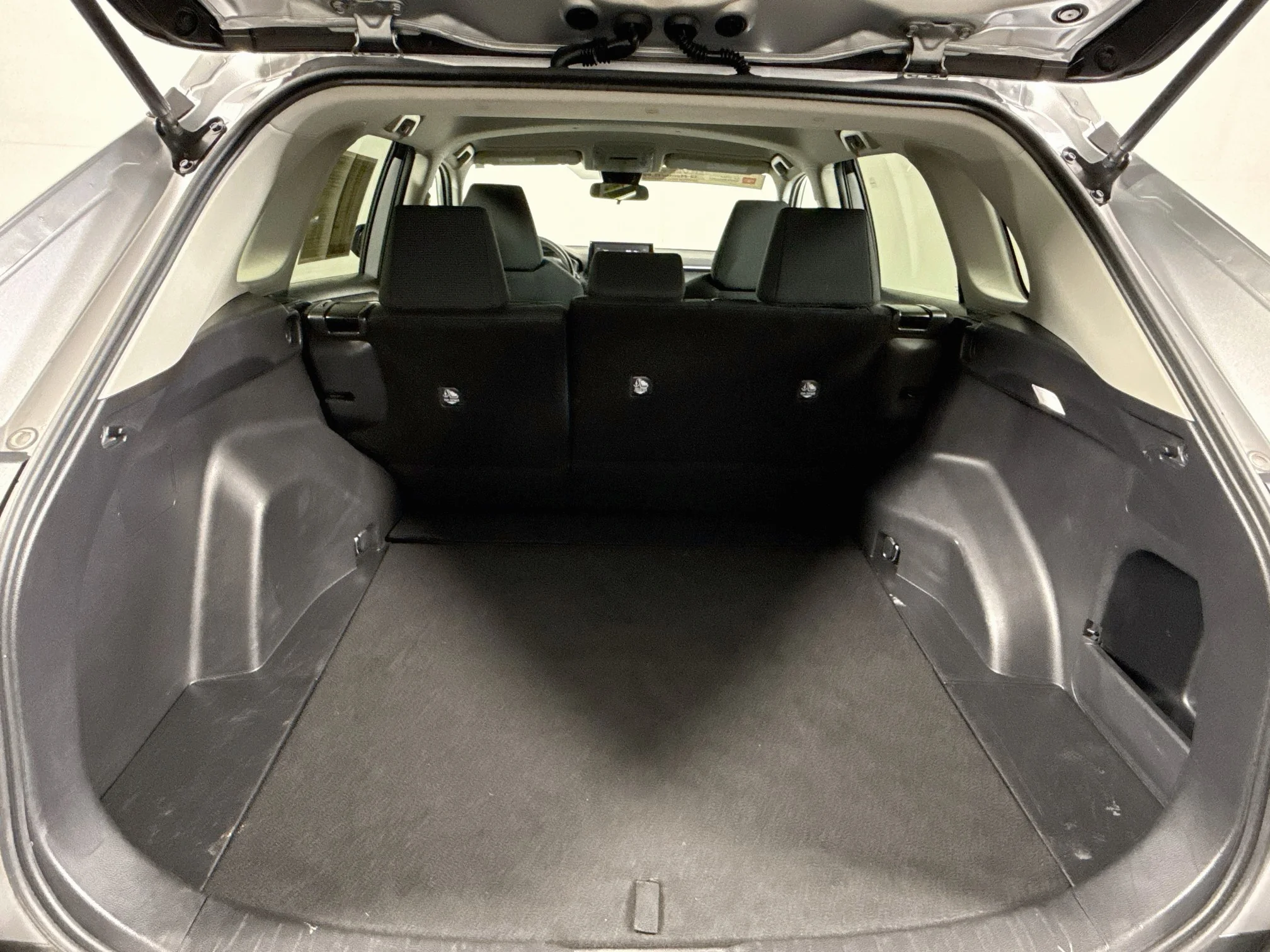 Certified Used 2022 Silver Sky Metallic Toyota LE image 25