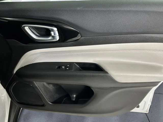 Used 2025 White Jeep Limited image 15