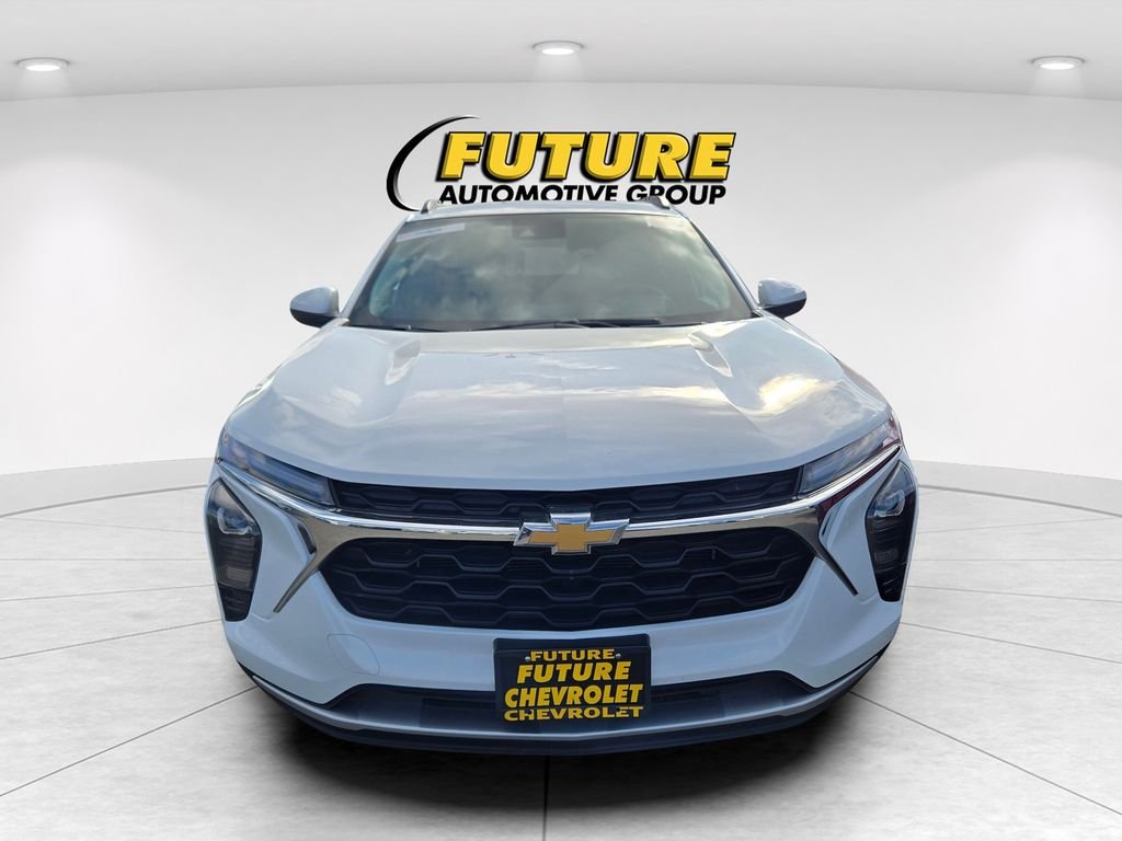 Used 2025 White Chevrolet LT image 2