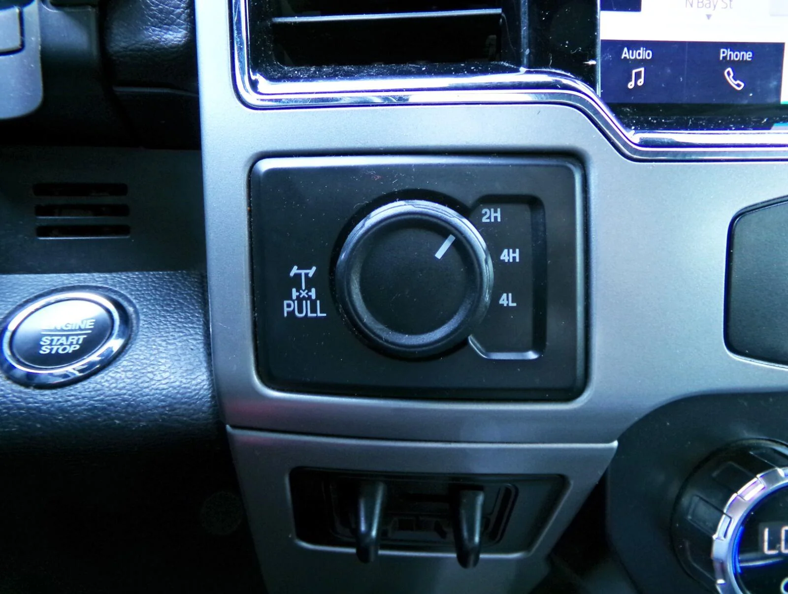 Used 2022 Iconic Silver/Carbonized Gray Ford Lariat image 10