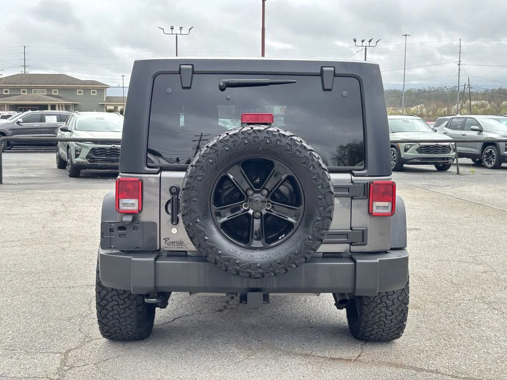 Used 2018 Gray Jeep Unlimited Sport image 8