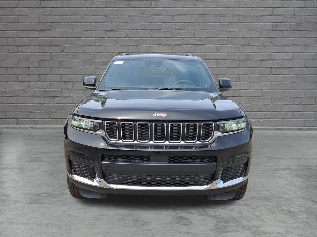 New 2026 Diamond Black Crystal Pearlcoat Jeep Laredo X image 2