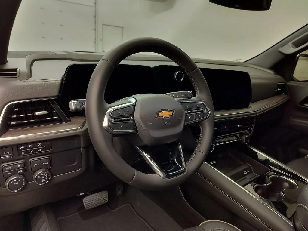 Used 2025 Dark Ash Metallic Chevrolet Premier image 4
