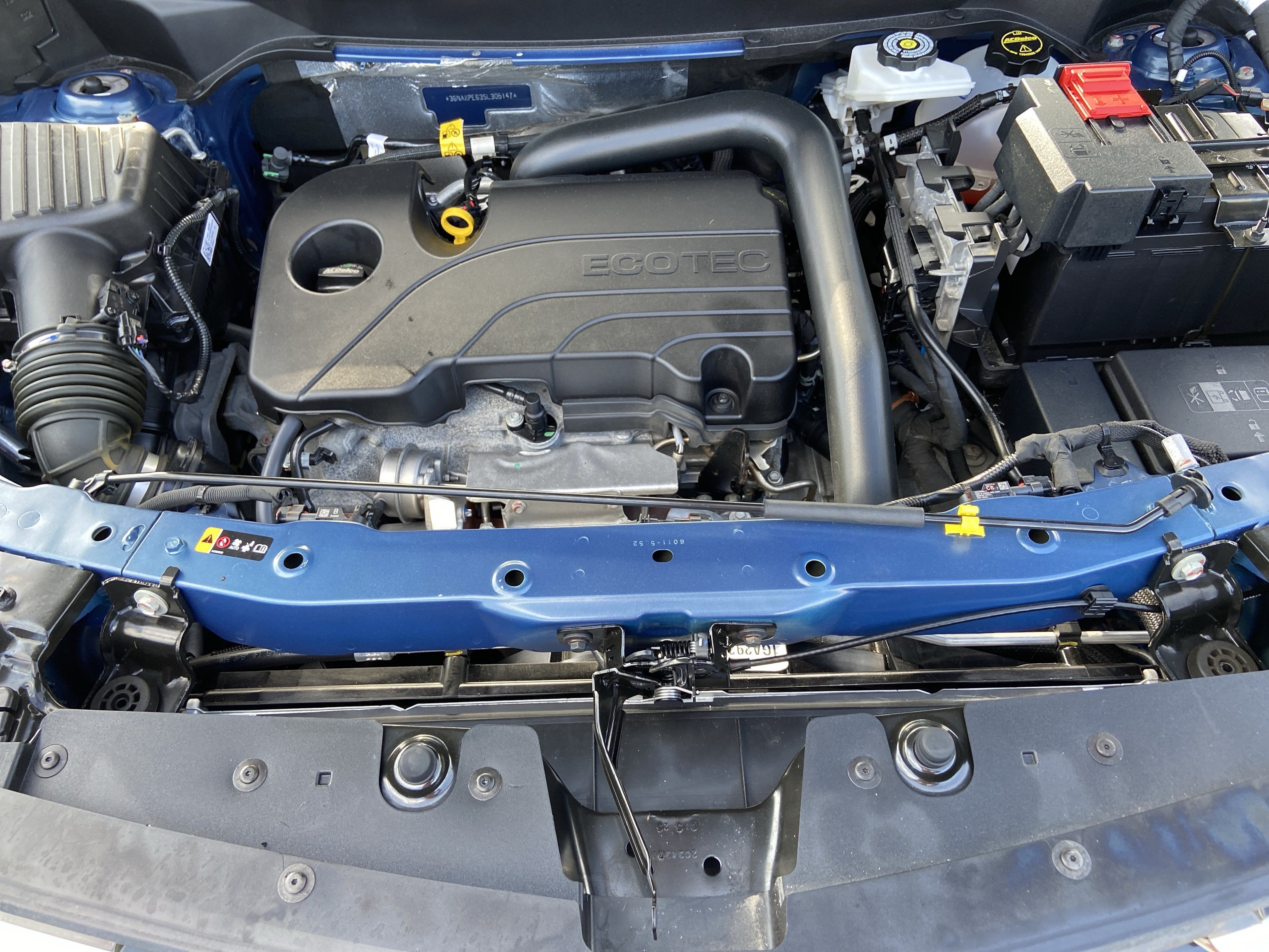 Used 2025 Lakeshore Blue Metallic Chevrolet AWD LT image 27