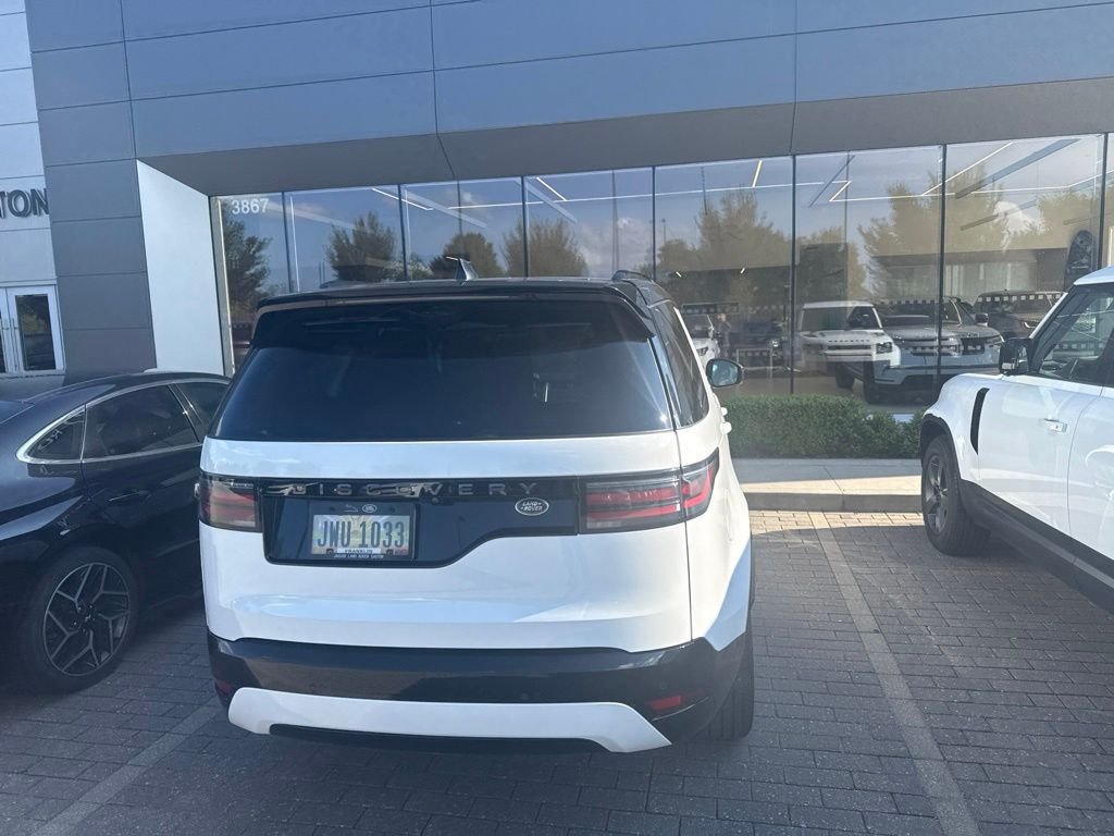 Used 2023 Fuji White Land Rover S R-Dynamic image 5