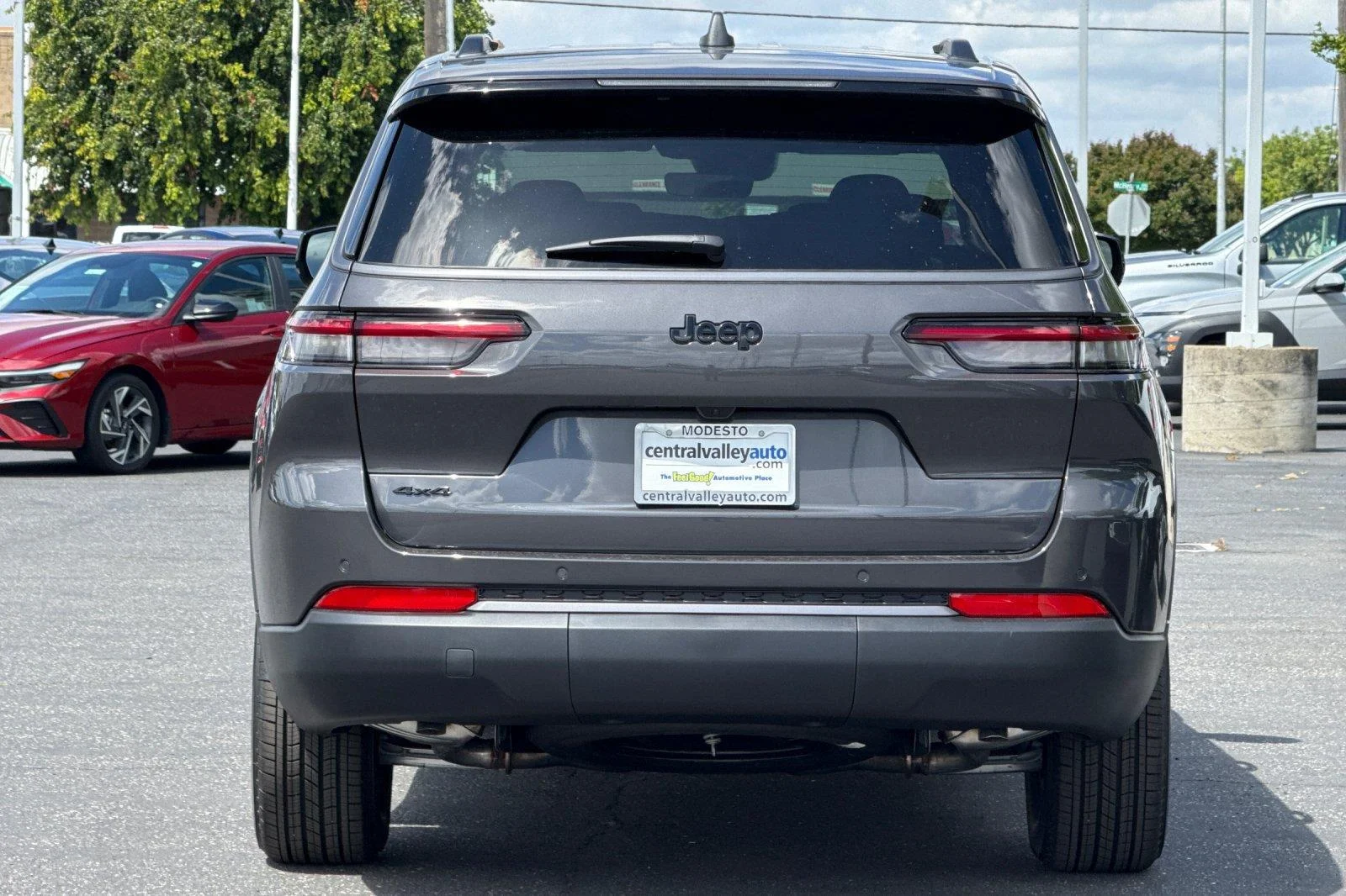 New 2026 Baltic Gray Metallic Clear-Coat Exterior Paint Jeep Laredo Altitude image 4
