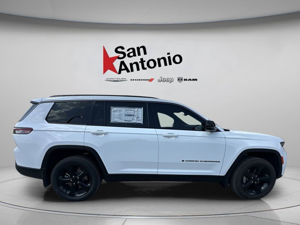 New 2026 Bright White Clear-Coat Exterior Paint Jeep Limited image 18