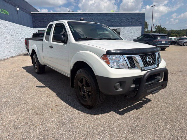 Used 2019 Glacier White Nissan S image 7