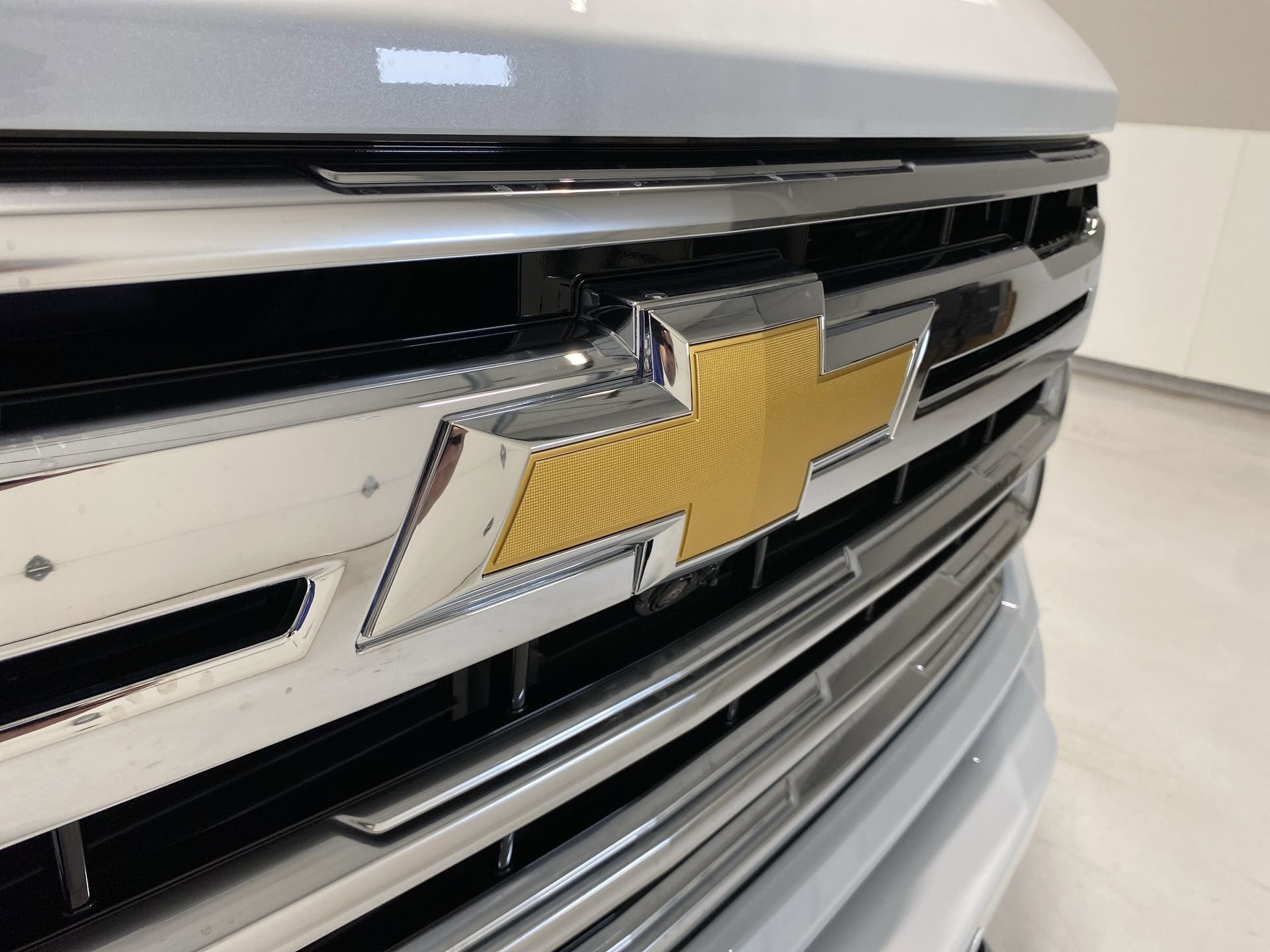 New 2026 Polar White Tricoat Chevrolet High Country image 32