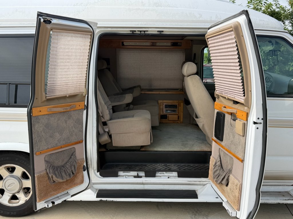 Used 2004 Oxford White Clearcoat Ford Recreational image 20