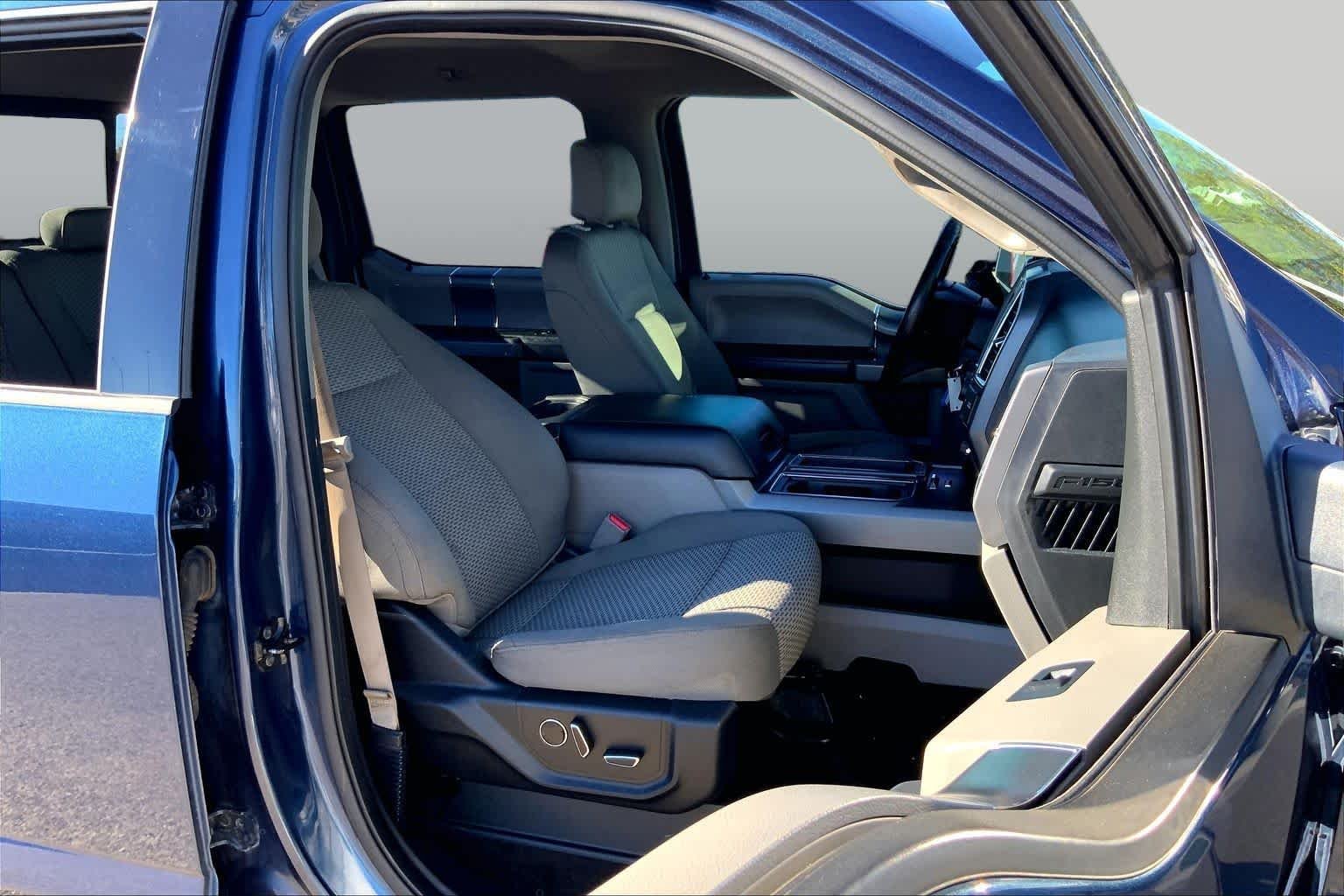 Used 2016 Blue Jeans Metallic Ford XLT image 8