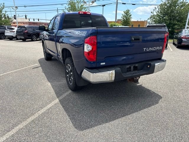 Used 2014 Blue Toyota SR5 image 16